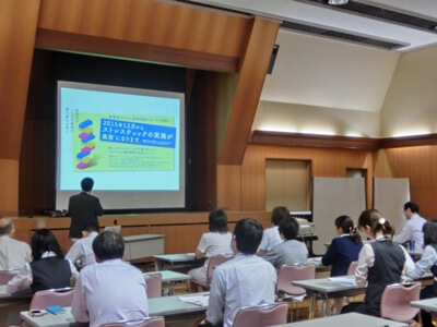 東京薬業健康保険組合にて「ストレスチェックとセルフケア」について講演風景１枚目